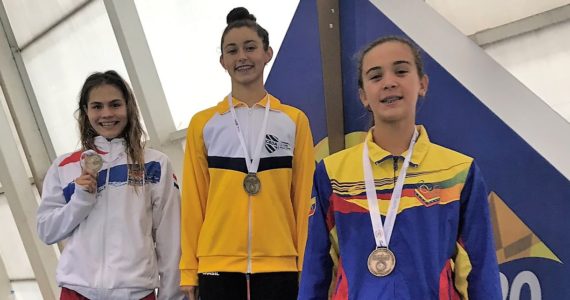Maria Yegres medalla de bronce 50 mariposa sudamericano juvenil Chile 2019