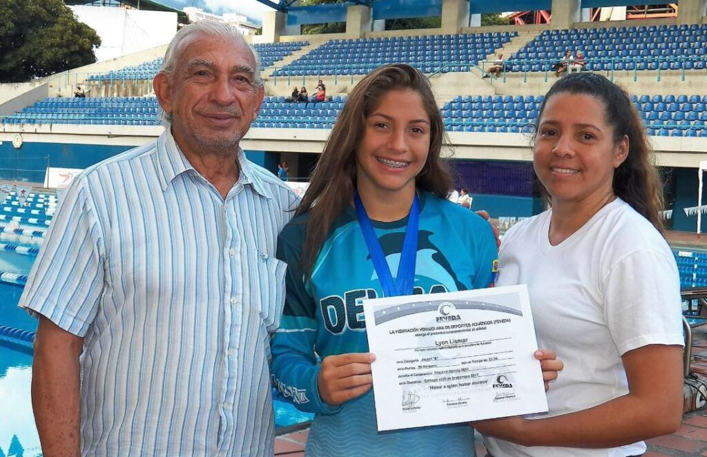 Lismar Lyon y sus padres Luis y Ofelia