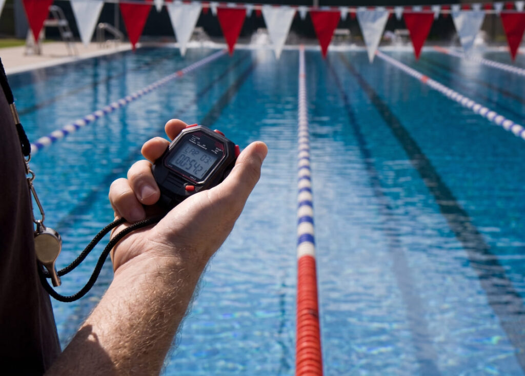 entrenador-de-natacion-768x488